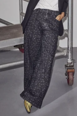 HAUTE L'AMITIÉ Triangle Logo Jeans Black