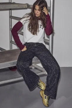 HAUTE L'AMITIÉ Triangle Logo Jeans Black