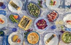 NEW MAGS A House Party In Tuscany