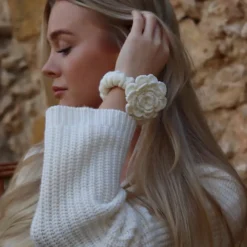 O'TAY Small Scrunchie Flower Off White