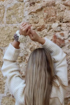 O'TAY Small Scrunchie Flower Off White