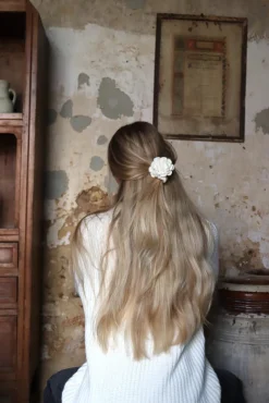 O'TAY Small Scrunchie Flower Off White