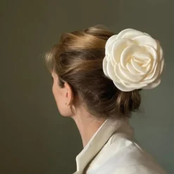 PICO COPENHAGEN Giant Satin Rose Claw Nude