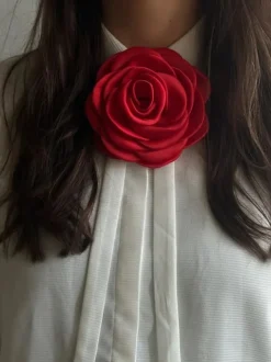 PICO COPENHAGEN Giant Satin Rose String Ivory