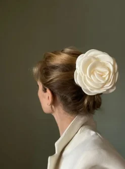 PICO COPENHAGEN Giant Satin Rose Claw Ivory