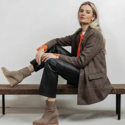 VIA VAI Aura Miley Sierra Muschio