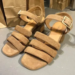 VIA VAI Sierra Sandaler Cognac