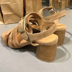 VIA VAI Sierra Sandaler Cognac